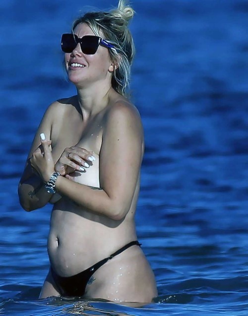 Wanda Nara 5  nude photo