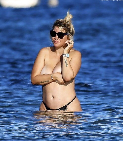 Wanda Nara Big Nipple 2  nude photo