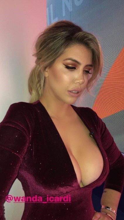 Wanda Nara Cleavage(1)  nude photo