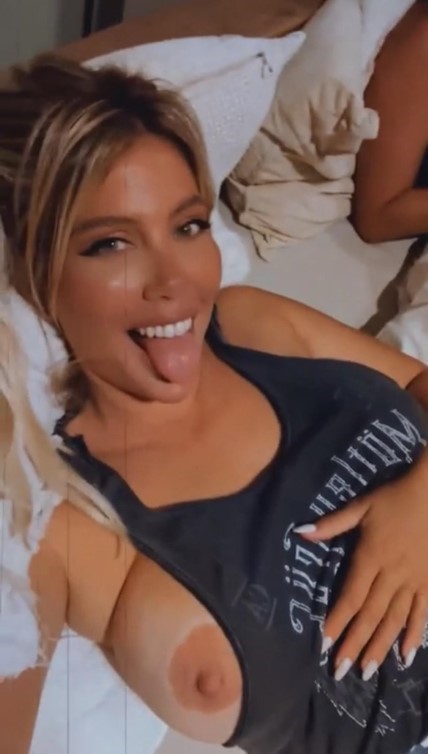 Wanda Nara Flashing Tits  nude photo