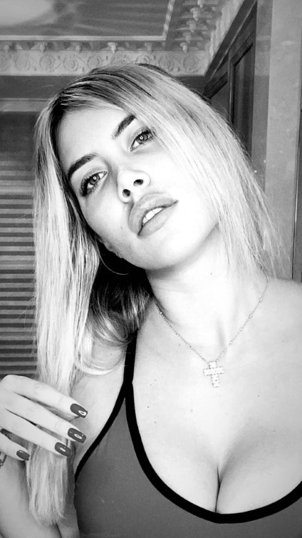 Wanda Nara Vɪᴇʀɴᴇs ᴅᴇ ᴘᴜTᴀs 2  nude photo