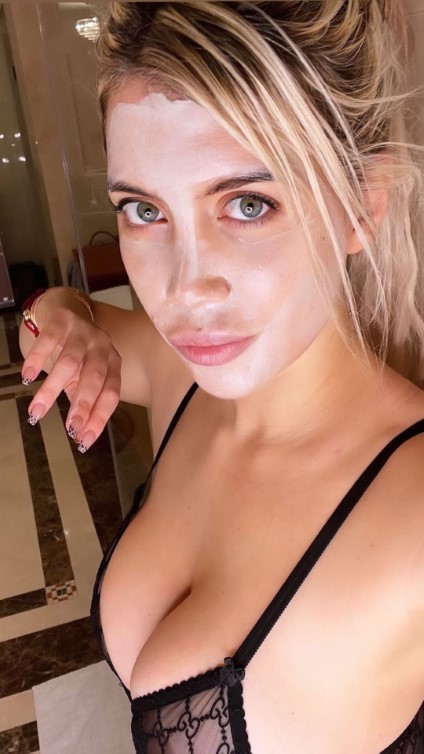 Wanda Nara ʟᴀ + ᴘᴜᴛɪᴛᴀ ᴅᴇ ᴛᴏᴅᴀs 2  nude photo