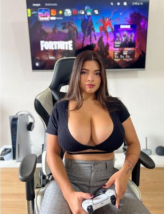 Wanda Potts  nude photo