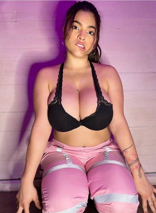 Wanda Potts  nude photo