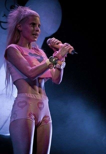 Yolandi Visser Cameltoe Sexy  nude photo