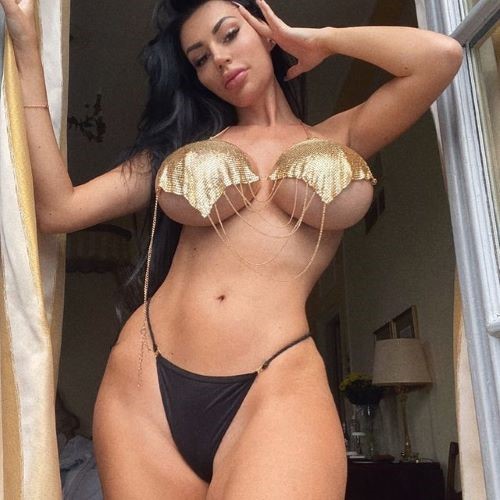 Yvonne Bar  nude photo