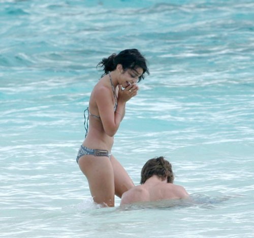 Zac Efron Vanessa Anne Hudgens Beach  nude photo