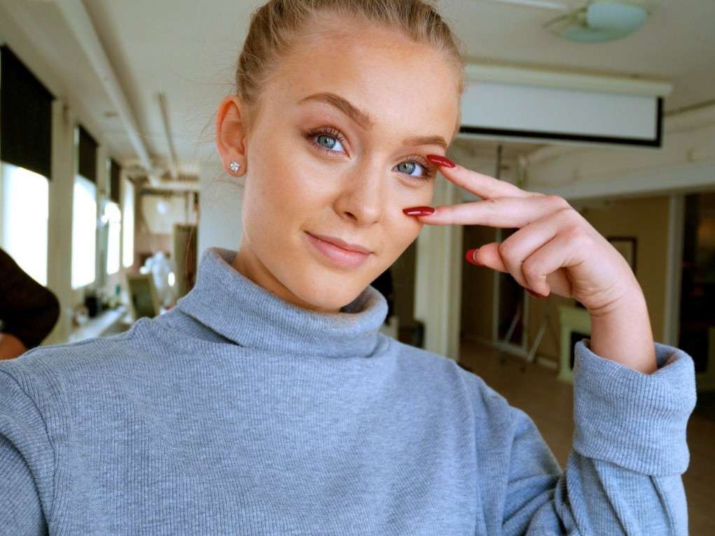 Zara Larsson  nude photo
