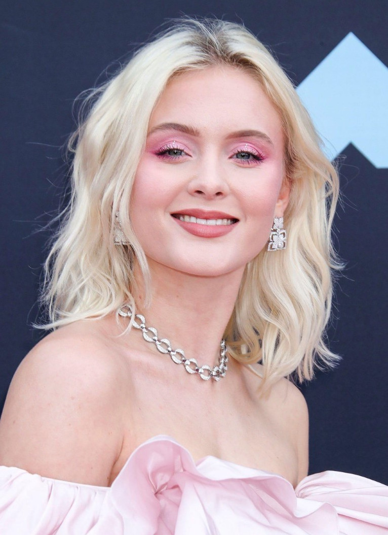 Zara Larsson  nude photo