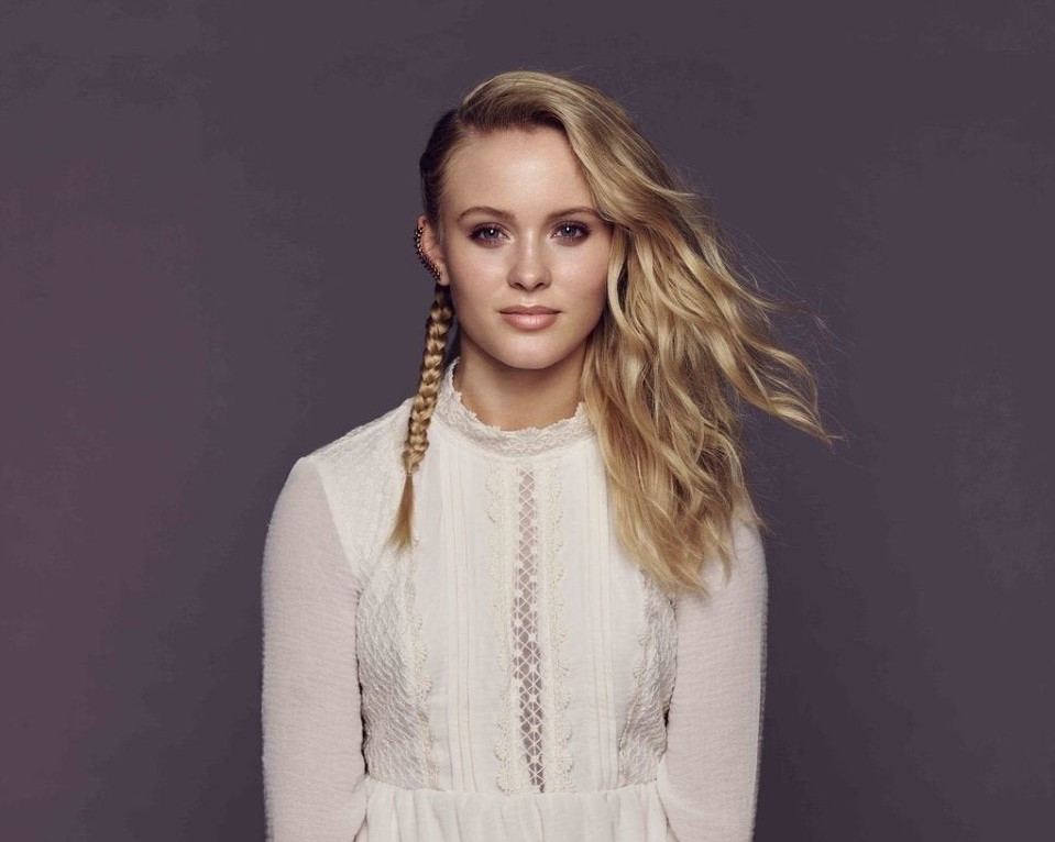 Zara Larsson  nude photo