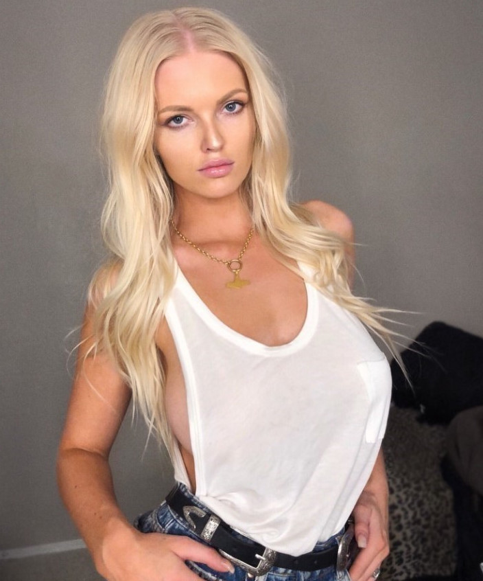 Zienna Eve  nude photo