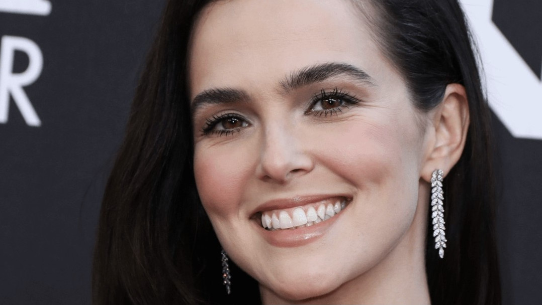 Zoey Deutch  nude photo