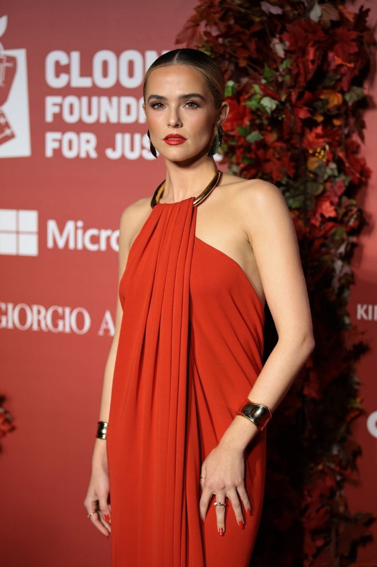 Zoey Deutch nude photo