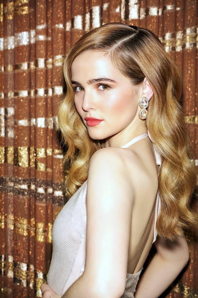 Zoey Deutch  nude photo