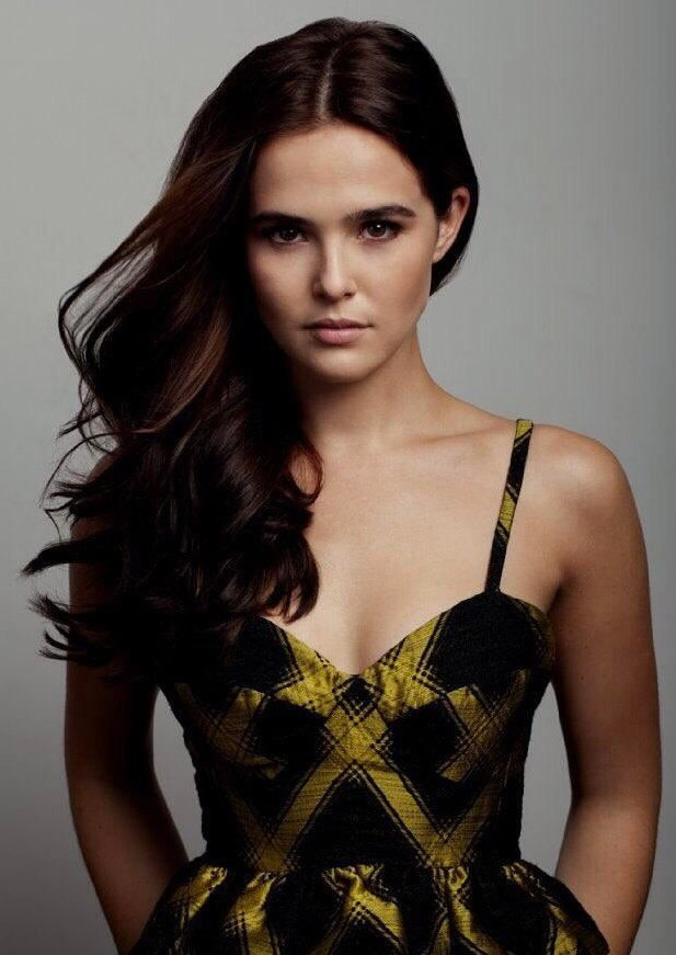 Zoey Deutch  nude photo