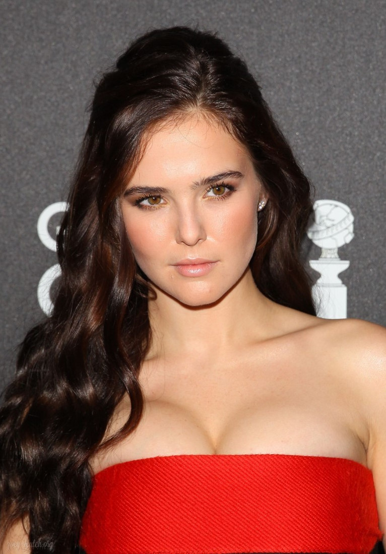 Zoey Deutch Boobs Cleavage  nude photo