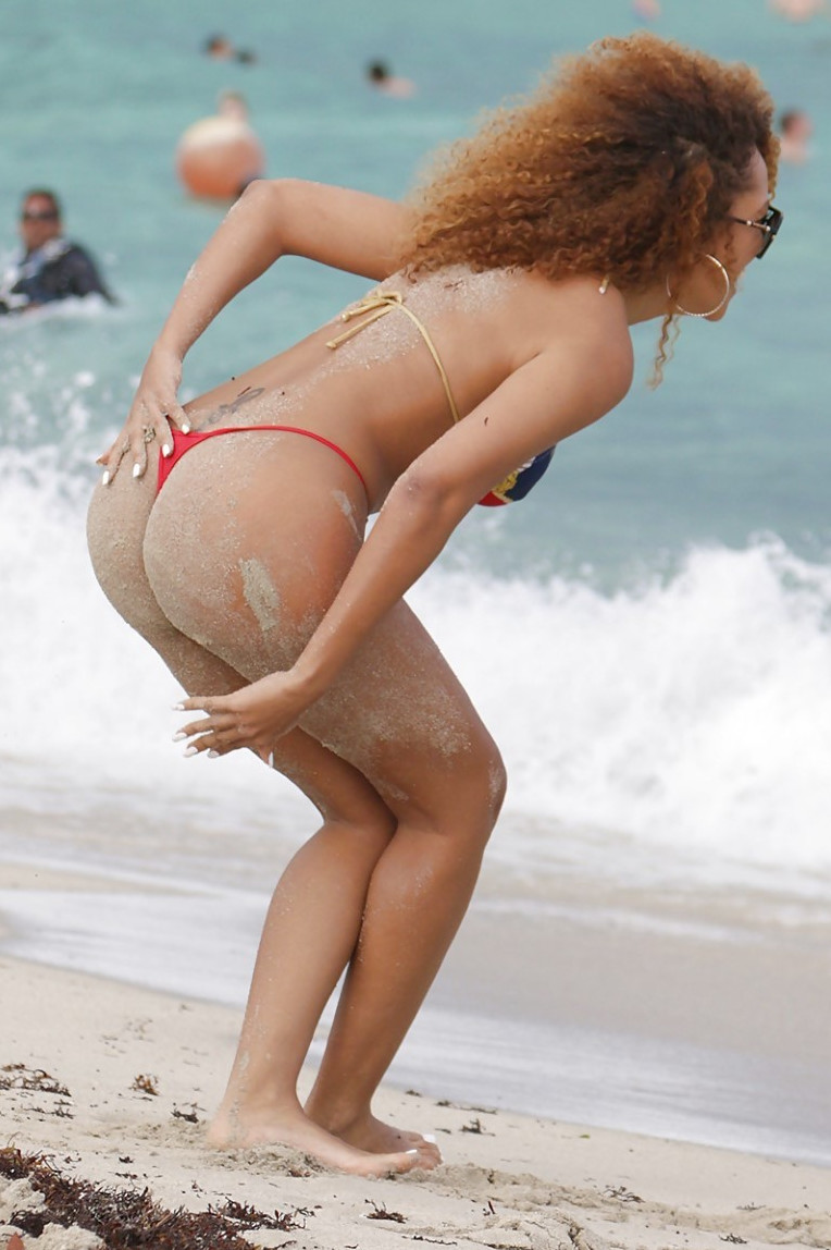 Aisha Thalia  nude photo