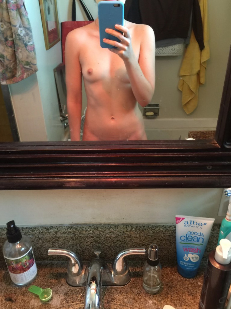 Alexa Nikolas Tits  nude photo