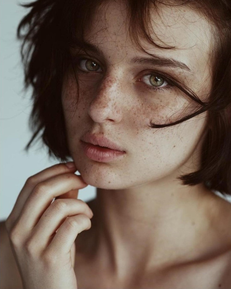 Alice Pagani  nude photo