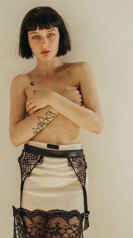 Alice Pagani Braless Beautiful Actress  nude photo