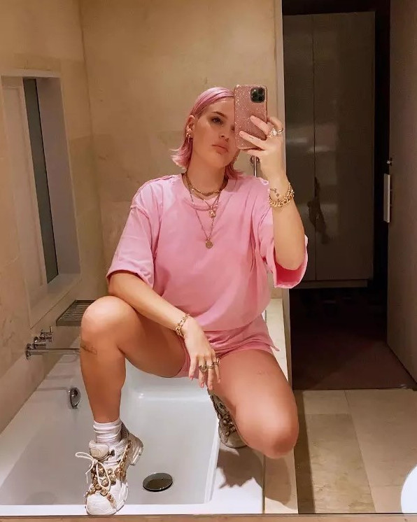 Anne Marie  nude photo