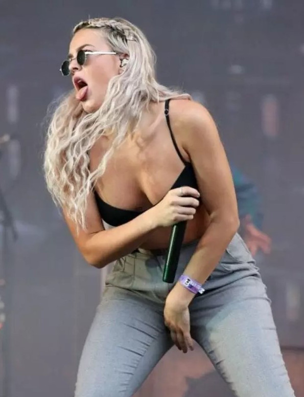 Anne Marie  nude photo