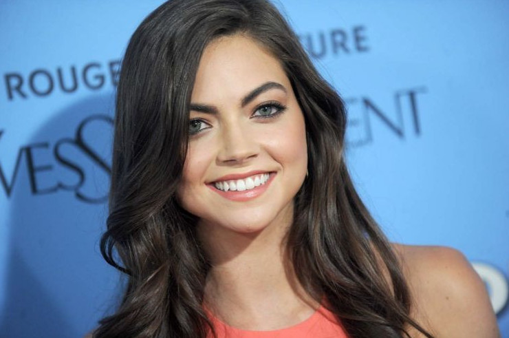 Caitlin Carver  nude photo