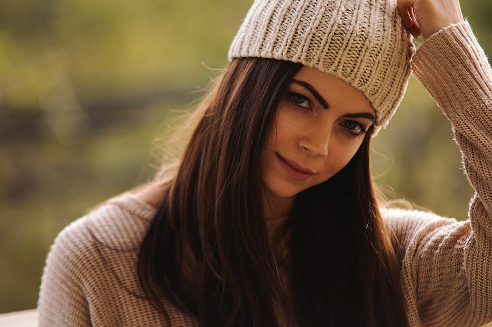 Caitlin Carver  nude photo