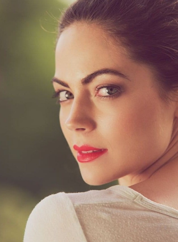 Caitlin Carver  nude photo