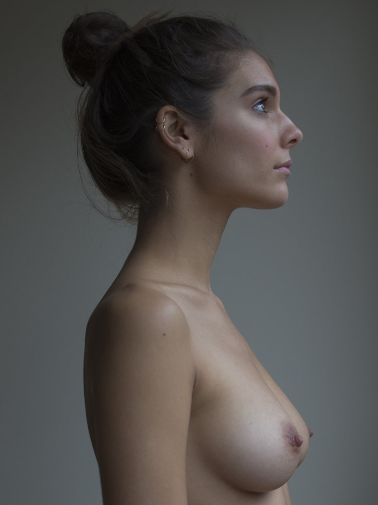 Caitlin Stasey Topless Hot Actress  nude photo