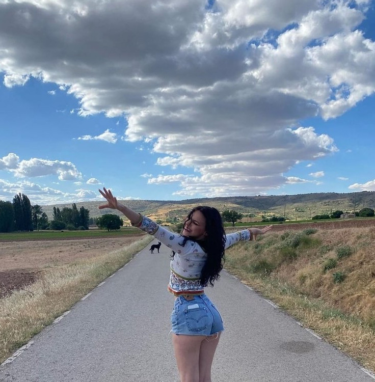 Dafne Keen  nude photo