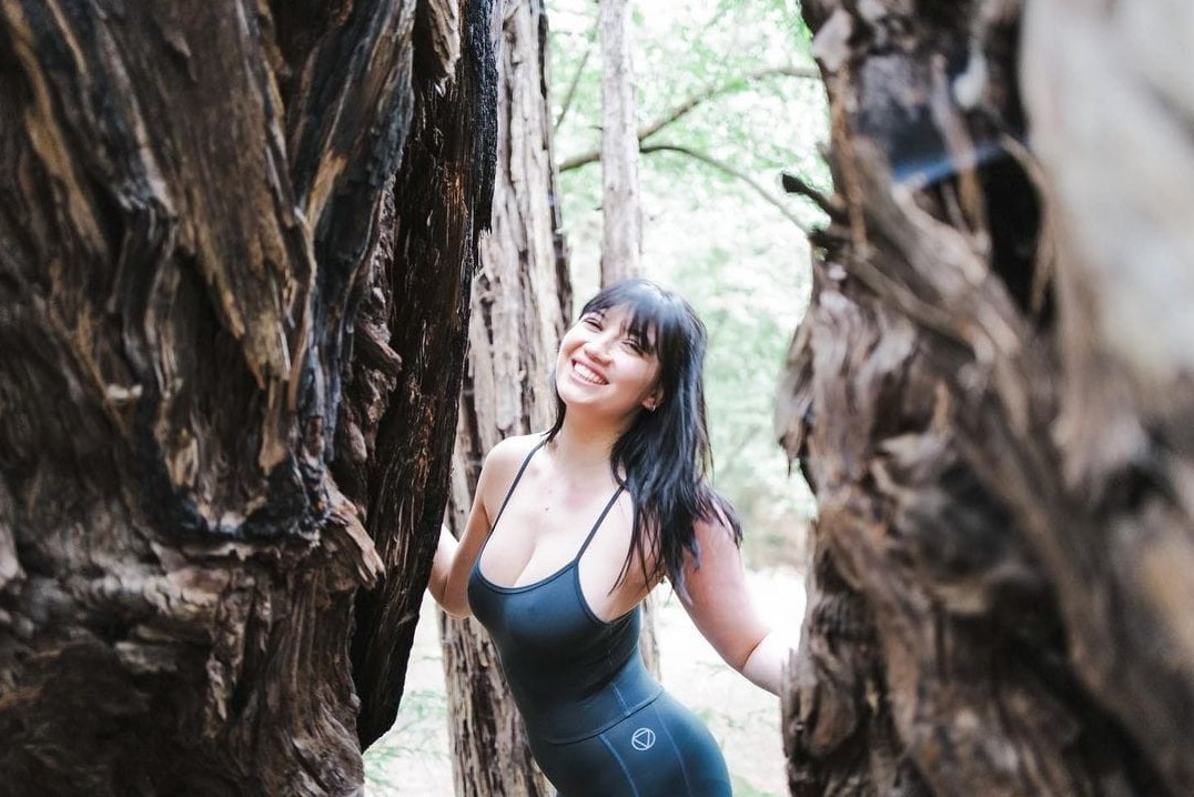 Daisy Lowe Hot Big Boobs Pokies  nude photo