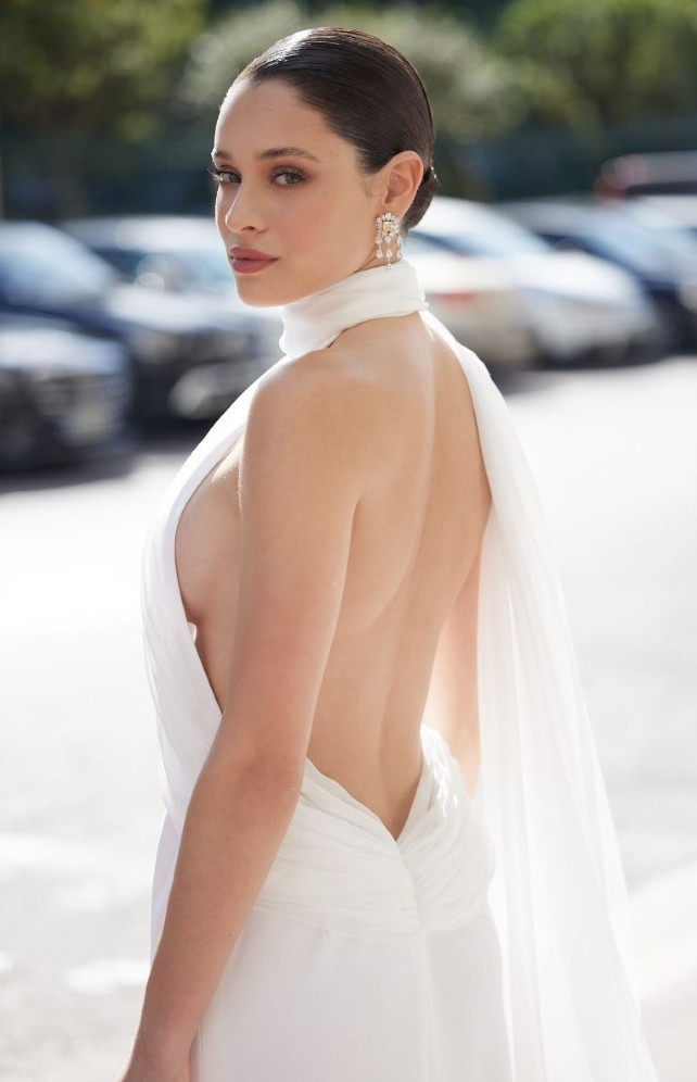 Daniela Melchior Sexy Actress Side Boob Braless  nude photo