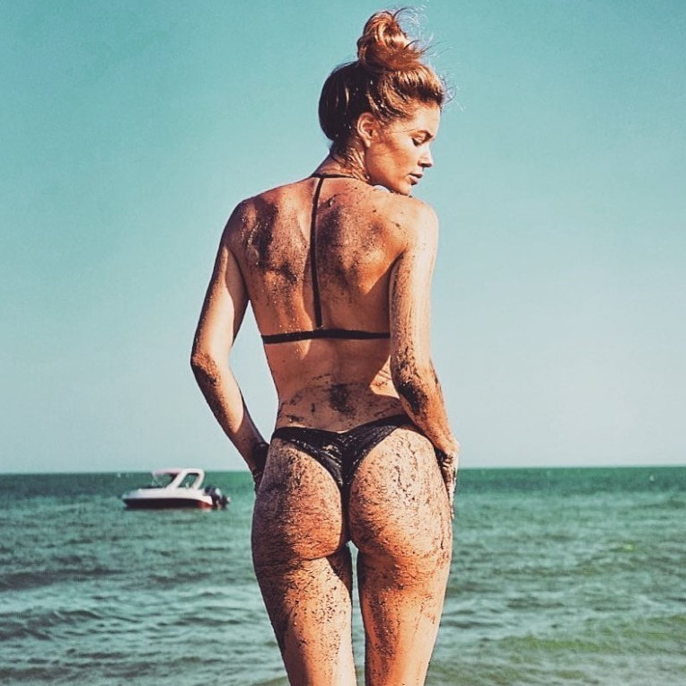 Doutzen Kroes  nude photo
