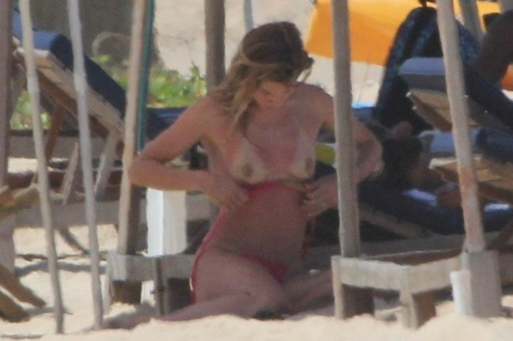 Doutzen Kroes Nude Tits Topless Leaked  nude photo