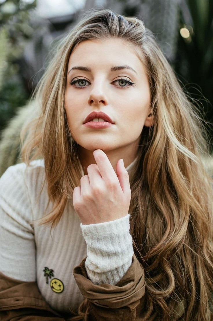 Eliana Jones  nude photo