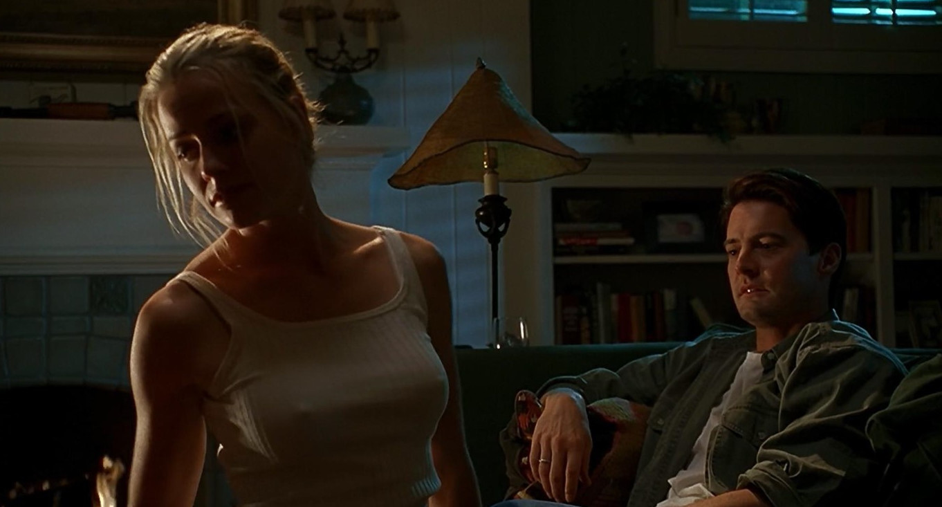 Elisabeth Shue Pokies  nude photo