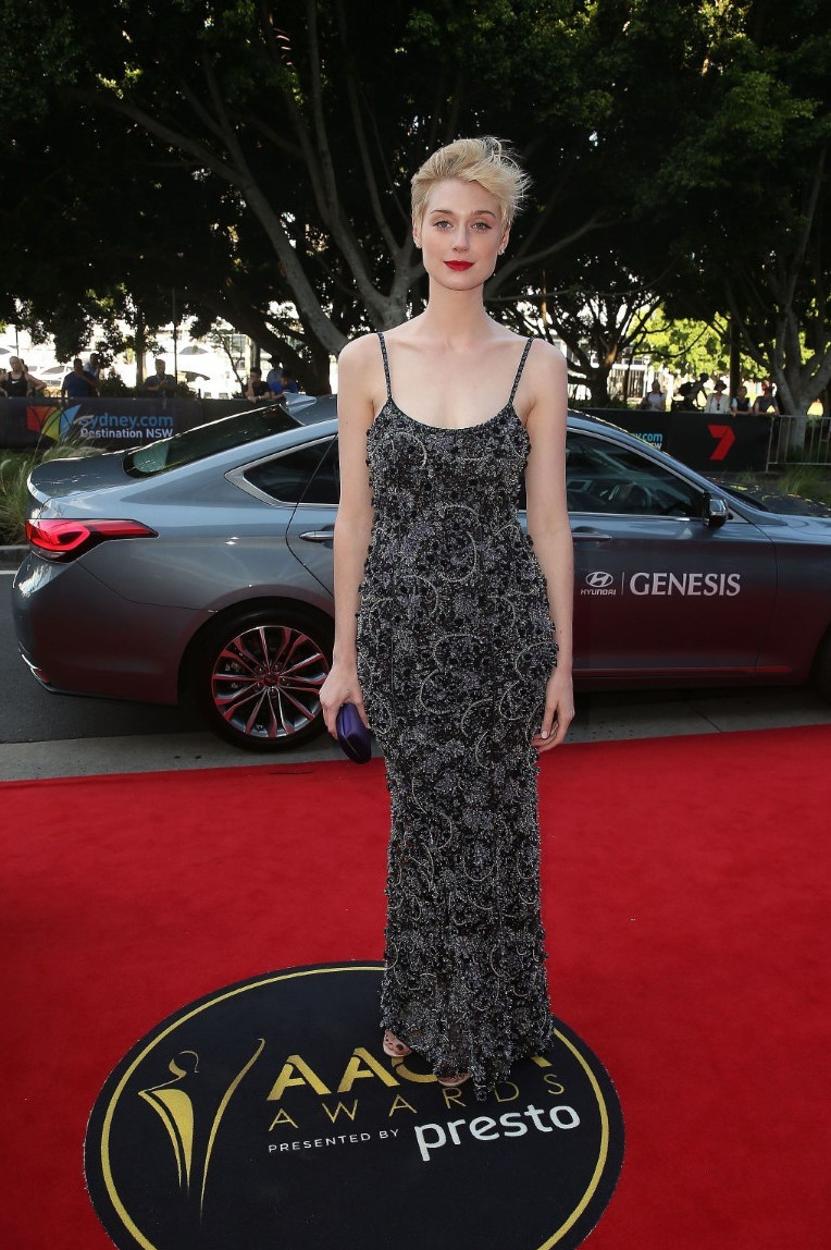 Elizabeth Debicki  nude photo