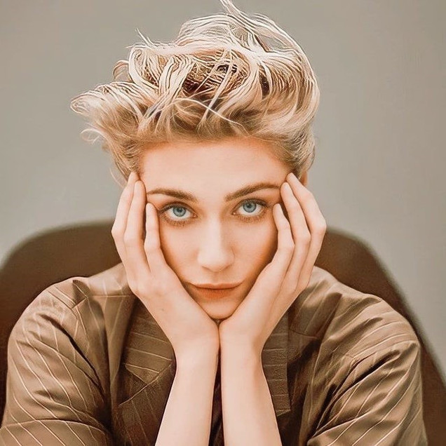 Elizabeth Debicki  nude photo