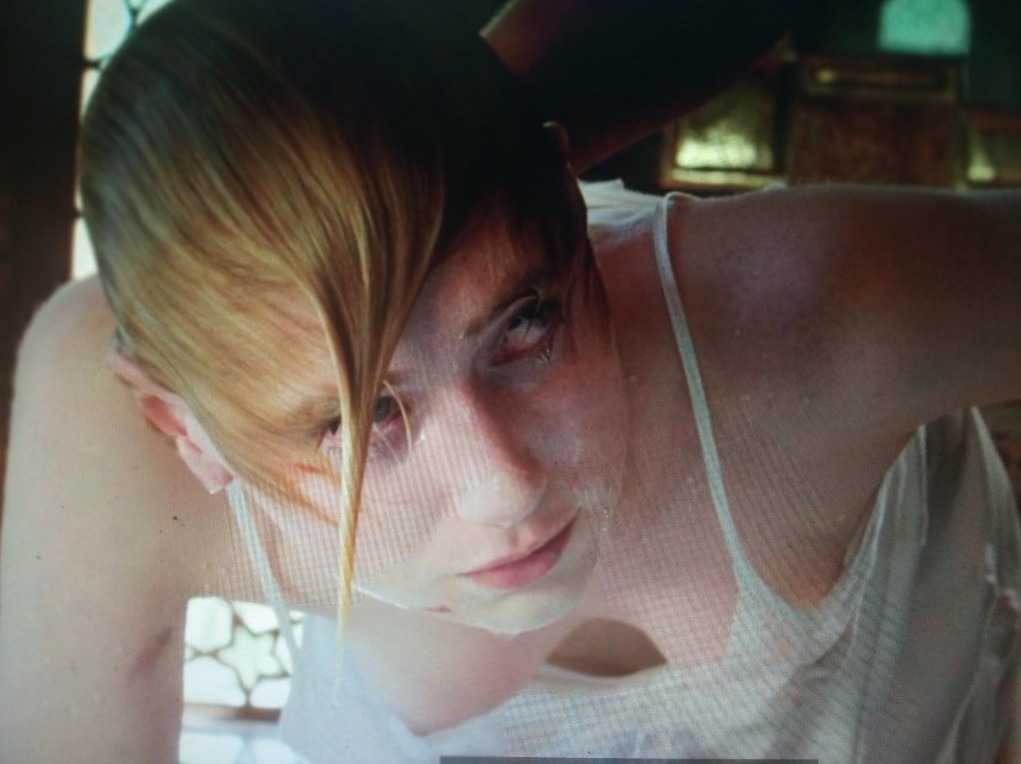 Elizabeth Debicki  nude photo