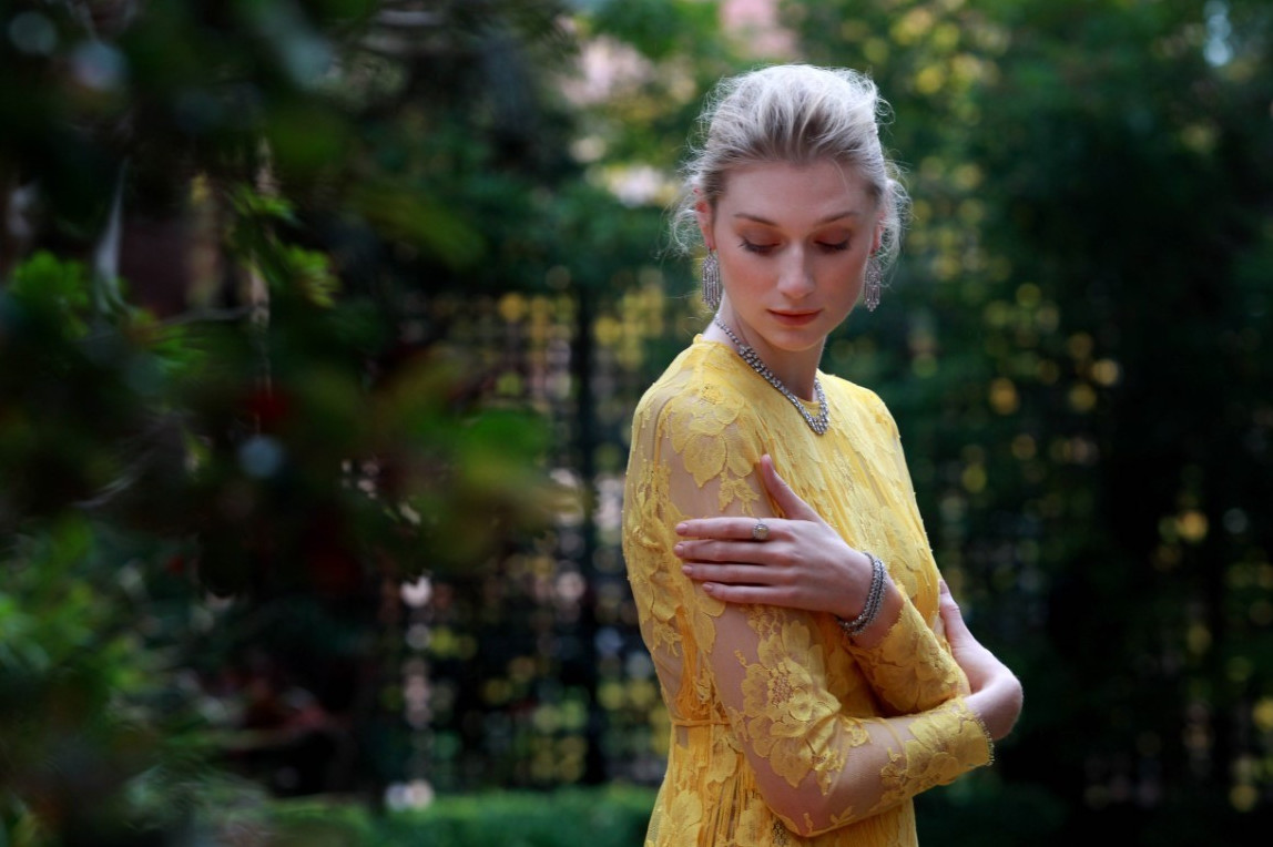 Elizabeth Debicki  nude photo