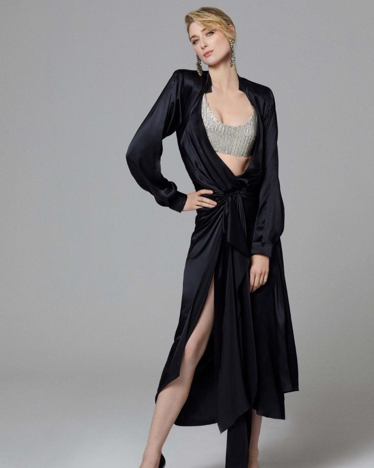 Elizabeth Debicki  nude photo