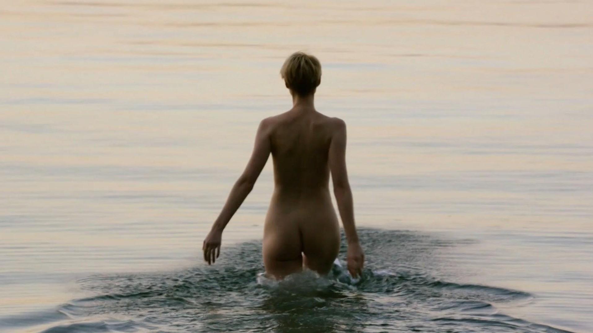 Elizabeth Debicki Nude Perfect Ass  nude photo