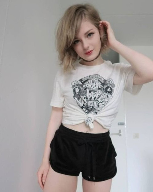 Ella Freya  nude photo