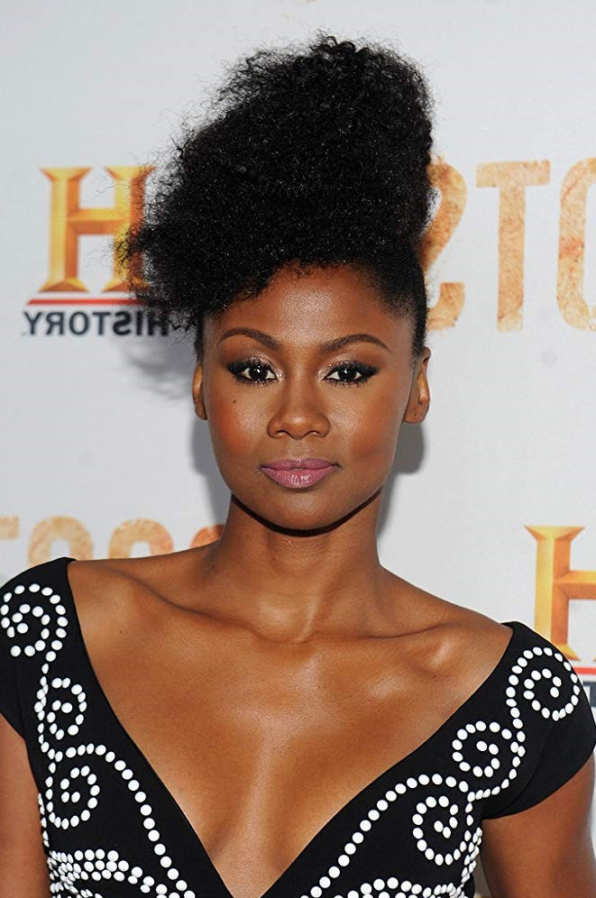 Emayatzy Corinealdi Boobs Cleavage  nude photo