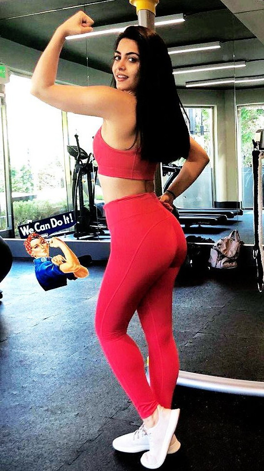 Emeraude Toubia Booty  nude photo