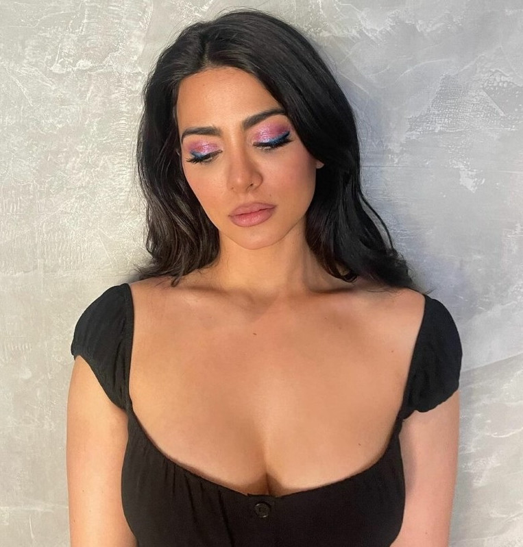 Emeraude Toubia Cleavage Boobs  nude photo