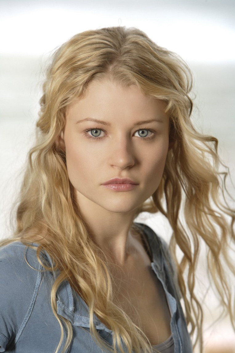 Emilie de Ravin  nude photo