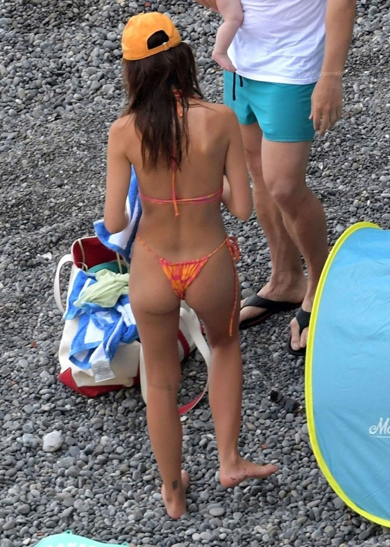 Emily Ratajkowski  nude photo