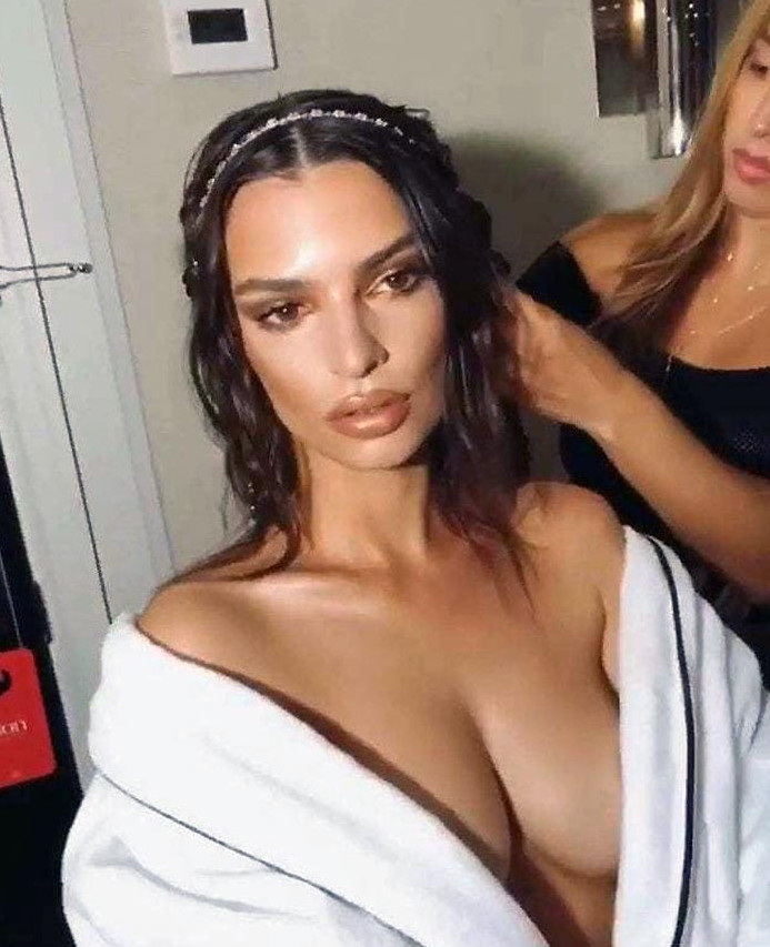 Emily Ratajkowski  nude photo
